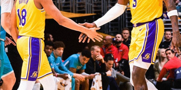 bob半岛体育登录入口-末节连中续命球仍惨败！41岁勒布朗沮丧直接回更衣室：空砍29+9+6